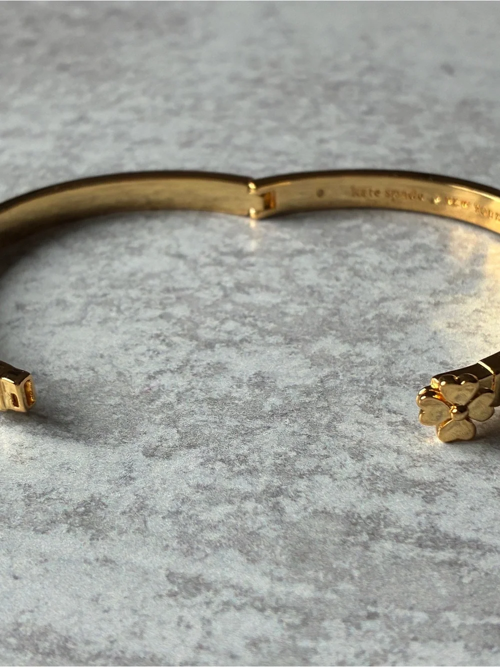 Kate Spade New York Green Enamel Clover Hinged Bangle Bracelet Gold Tone NWT